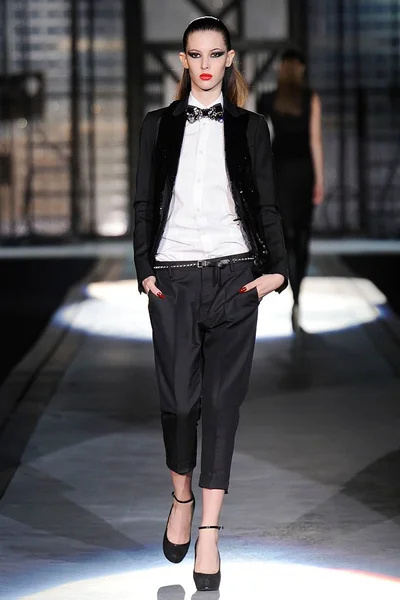 Look 32